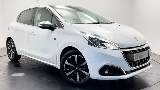 Peugeot 208 1.2 82HP TECH EDITION **PANORAMIC GLASS ROOF**