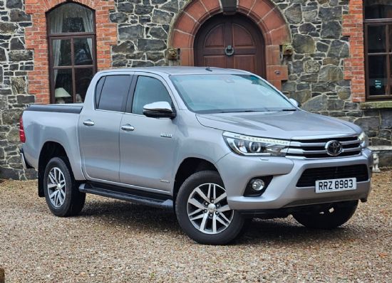 Toyota HILUX INVINCIBLE 2.4 D-4D DOUBLE CAB **FULL TOYOTA SERVICE HISTORY | WARRANTY UNTIL 2025**